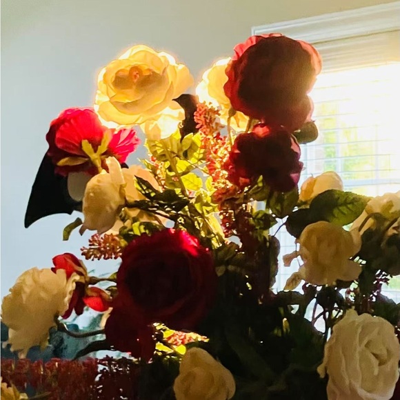 centerpiece flowers with pot 37” tall，pot 12” tall